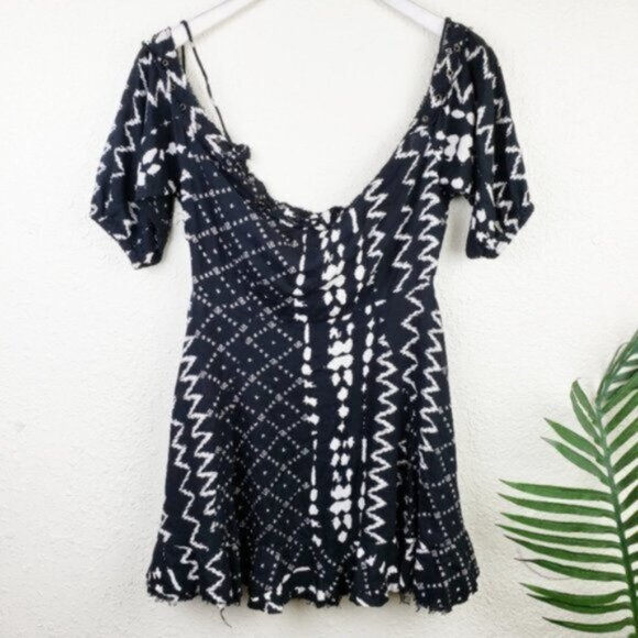 TULAROSA Revolve Tionesta Laced Dress Black/White Off Shoulders Viscose size XS - Picture 4 of 16
